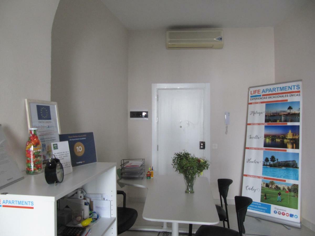 Life Apartments Guadalete เฮเรซ เด ลาฟรอนเตรา ภายนอก รูปภาพ